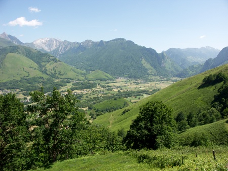vue large de la Vallée avec Accous en fond